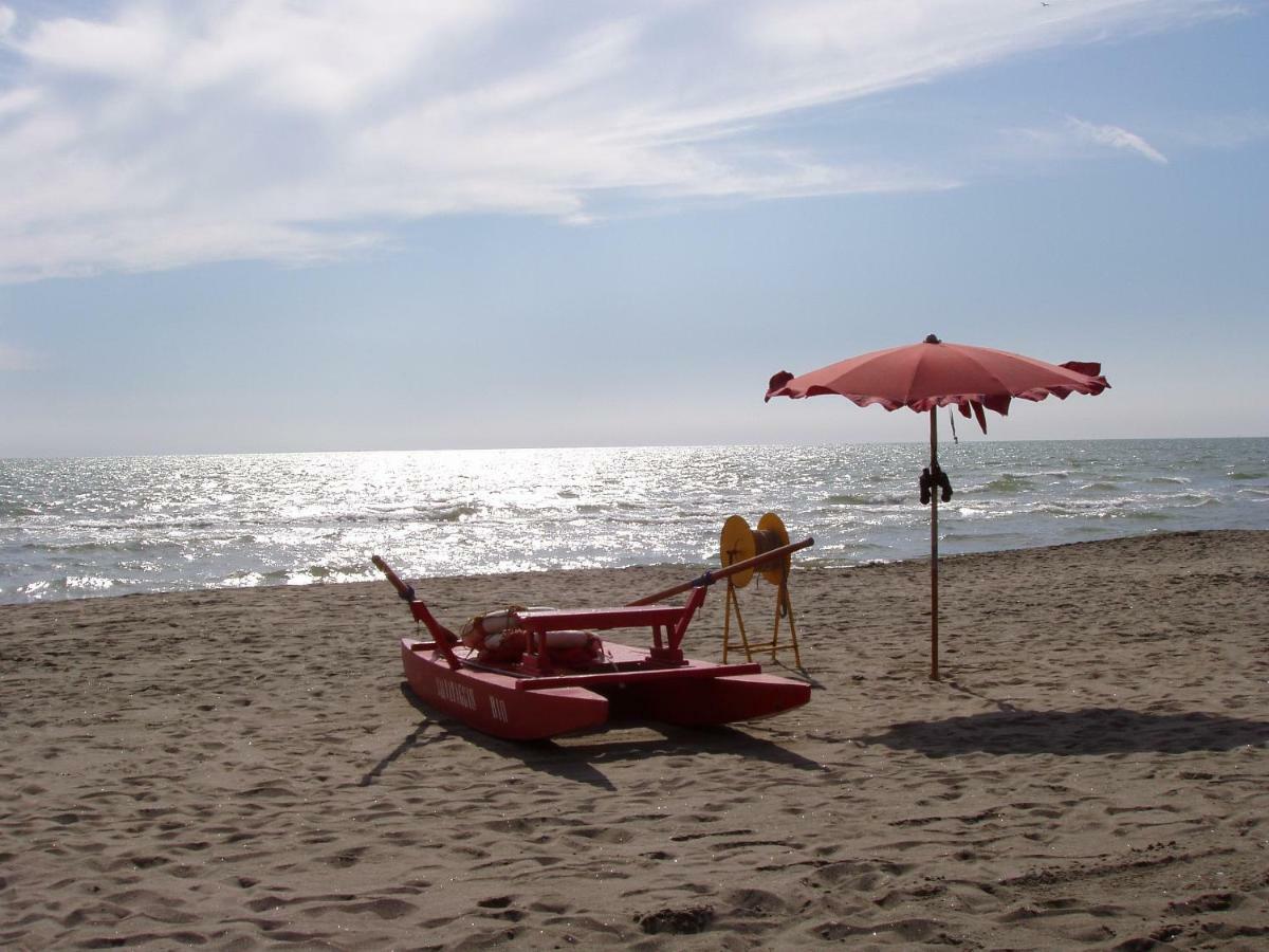 Fregene Summer Beach Фреджене Екстер'єр фото